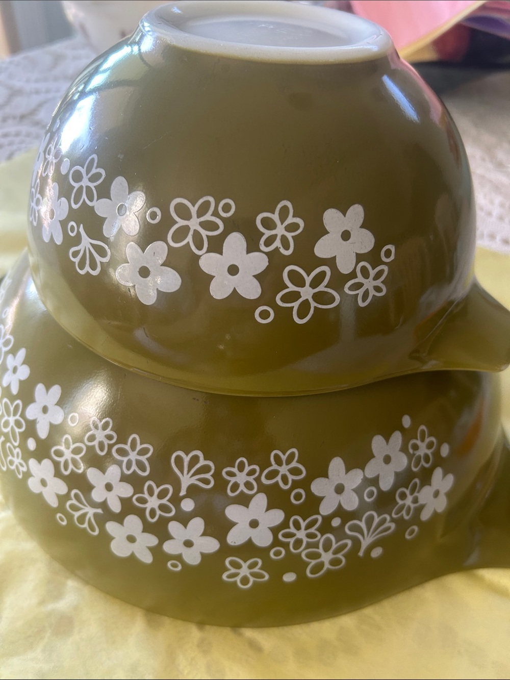 Pyrex Spring Blossom Crazy Daisy Cinderella Bowl (2 pcs 4 qt and 1 1/2 qt.)